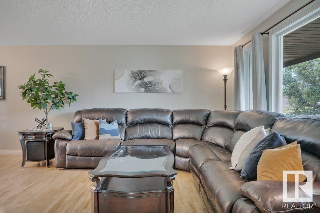6031 37 AV Image 6