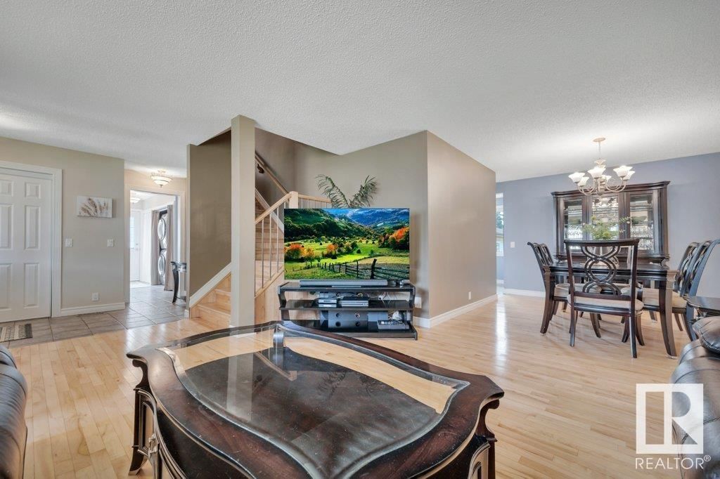 6031 37 AV Image 8