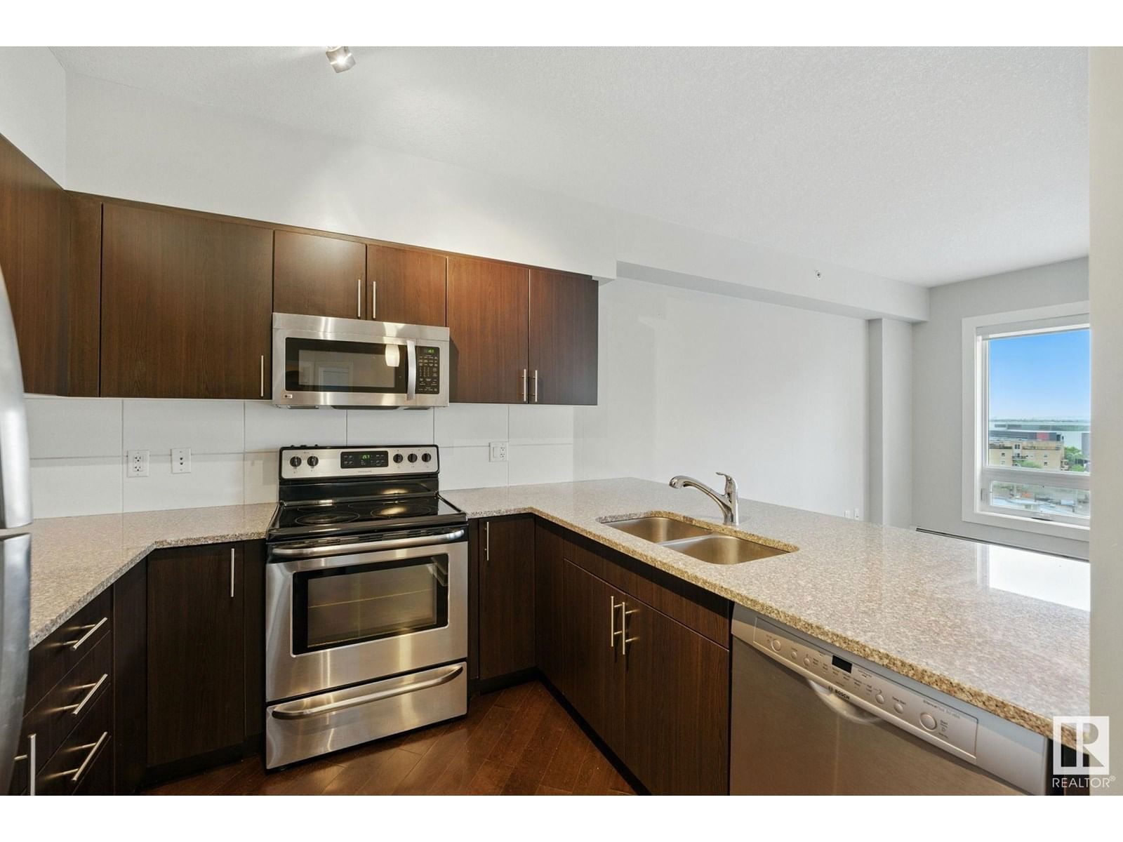 701 - 10152 104 ST NW Image 9