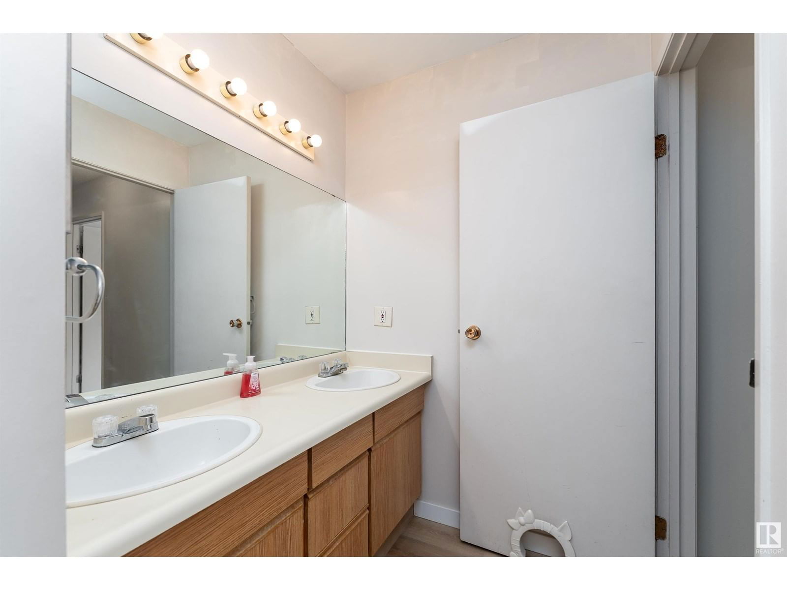 #78 - 7604 29 AV Image 18