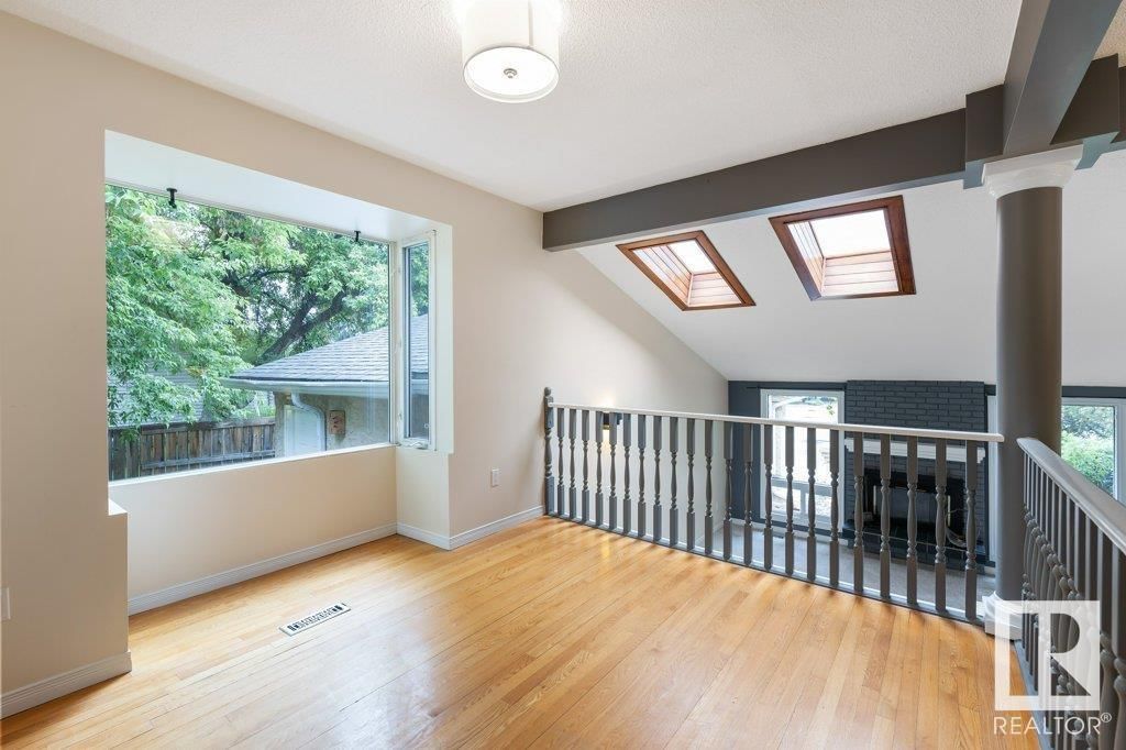 24 LUCERNE CR Image 10