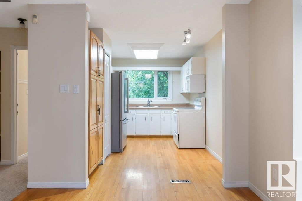 24 LUCERNE CR Image 13