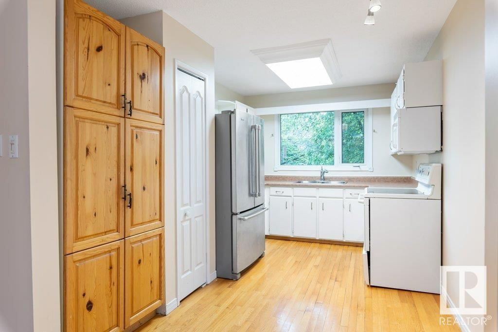 24 LUCERNE CR Image 14