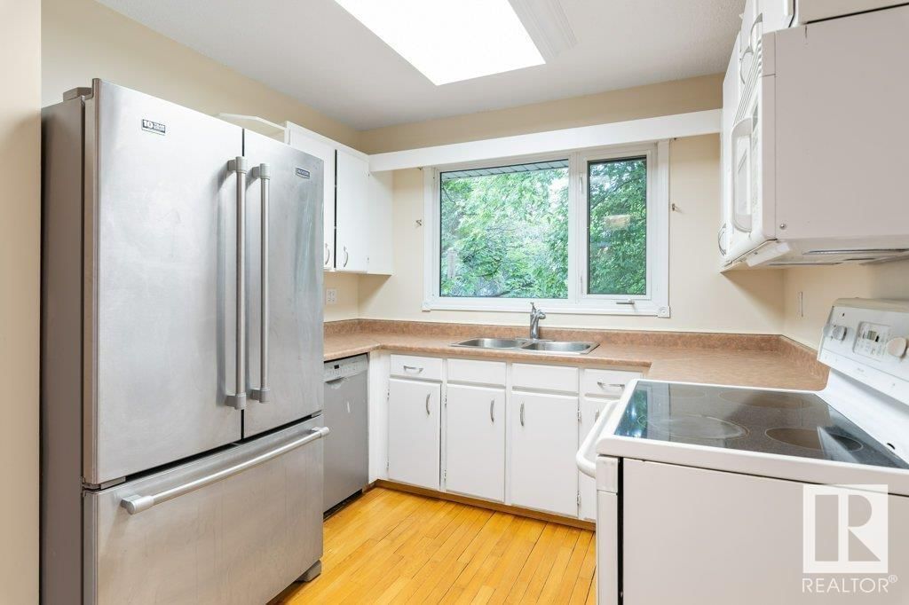 24 LUCERNE CR Image 15