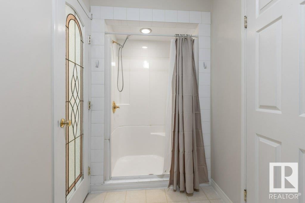 24 LUCERNE CR Image 23