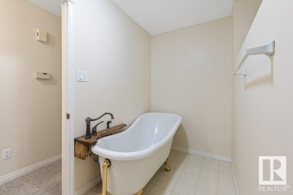 24 LUCERNE CR Image 24