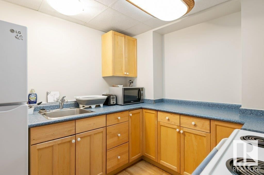 24 LUCERNE CR Image 28