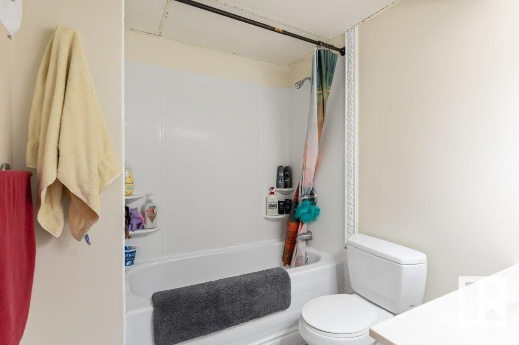 24 LUCERNE CR Image 30
