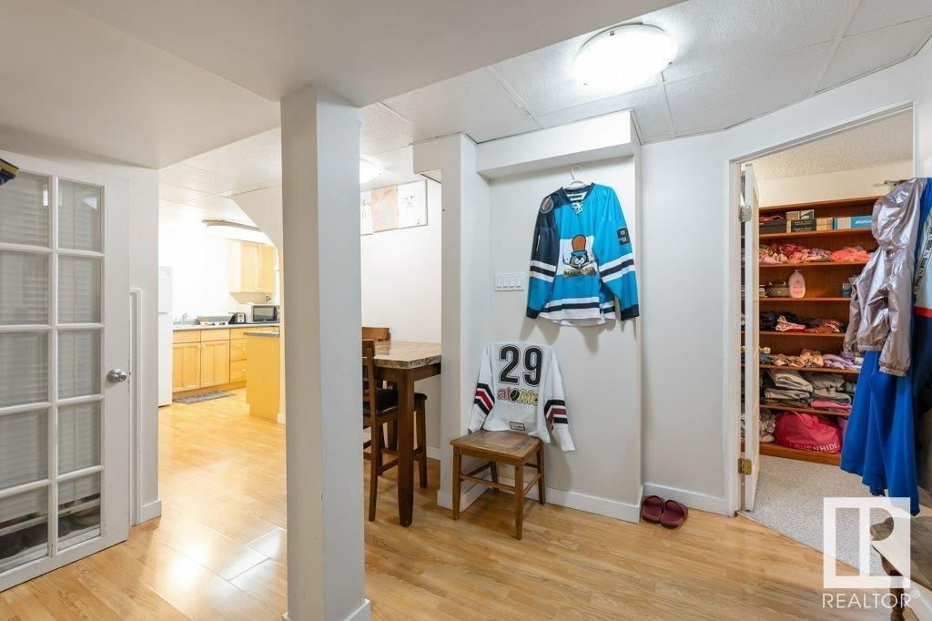 24 LUCERNE CR Image 32