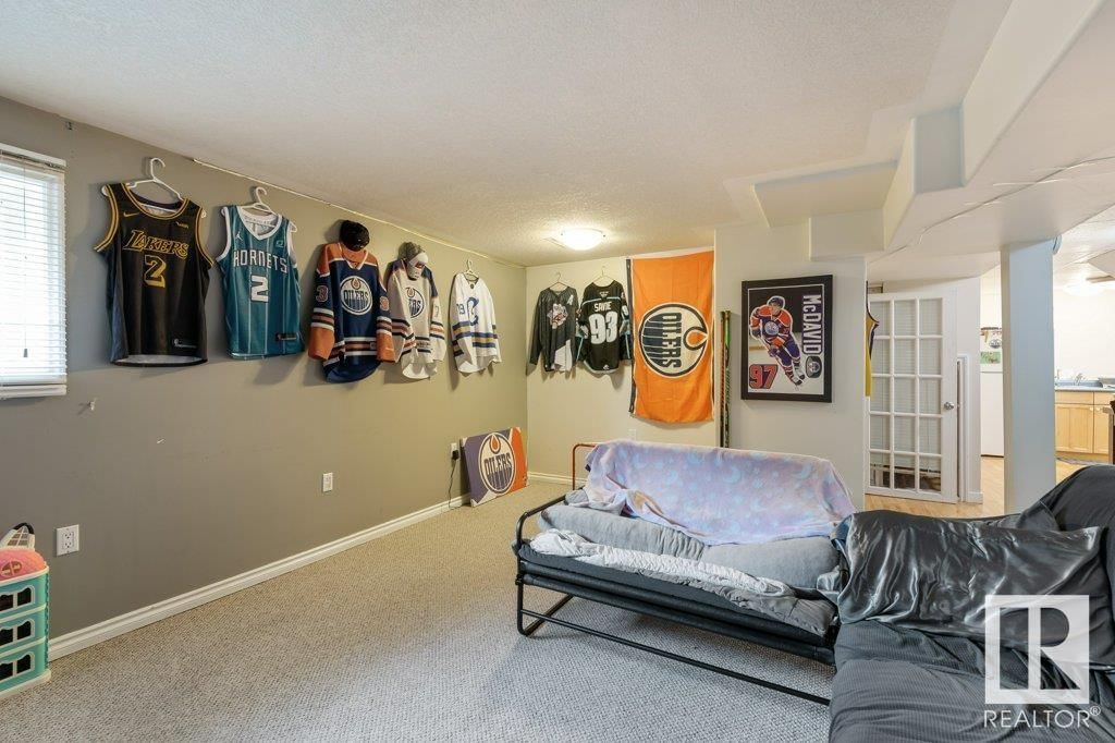 24 LUCERNE CR Image 35