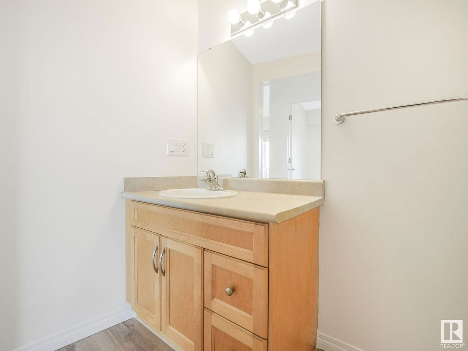 #209 - 105 WEST HAVEN DR Image 23
