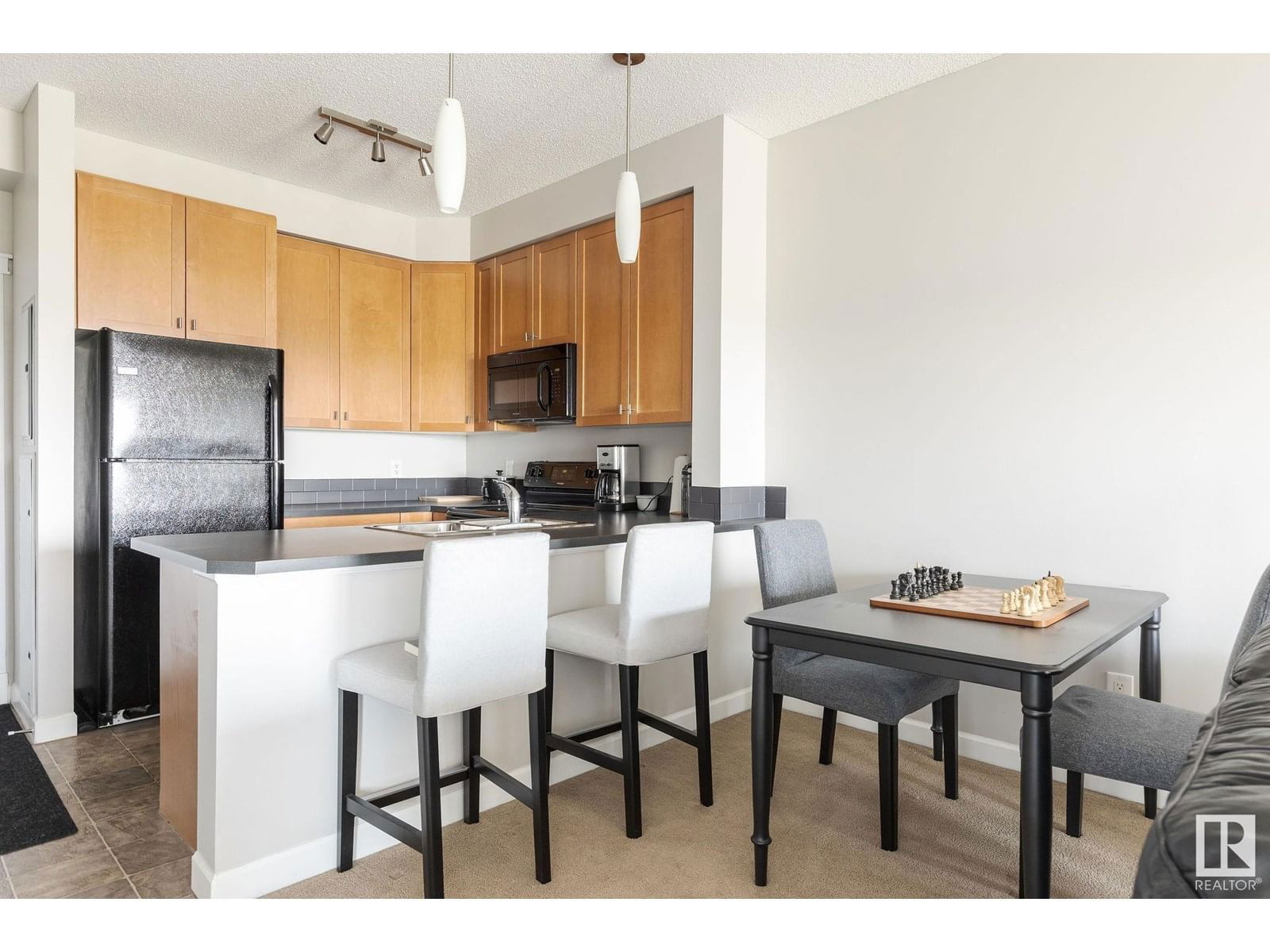 #409 - 3715 WHITELAW LN Image 6