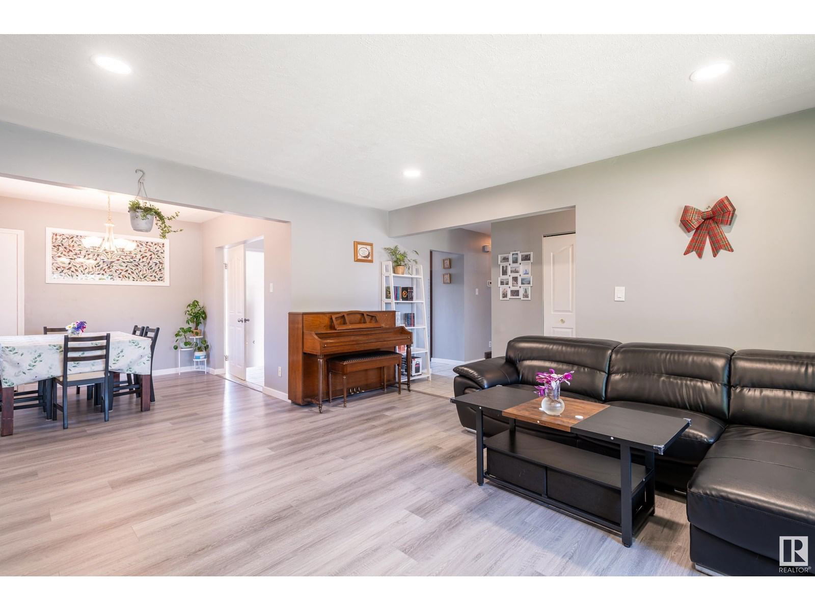 NW - 8803 160 ST Image 11