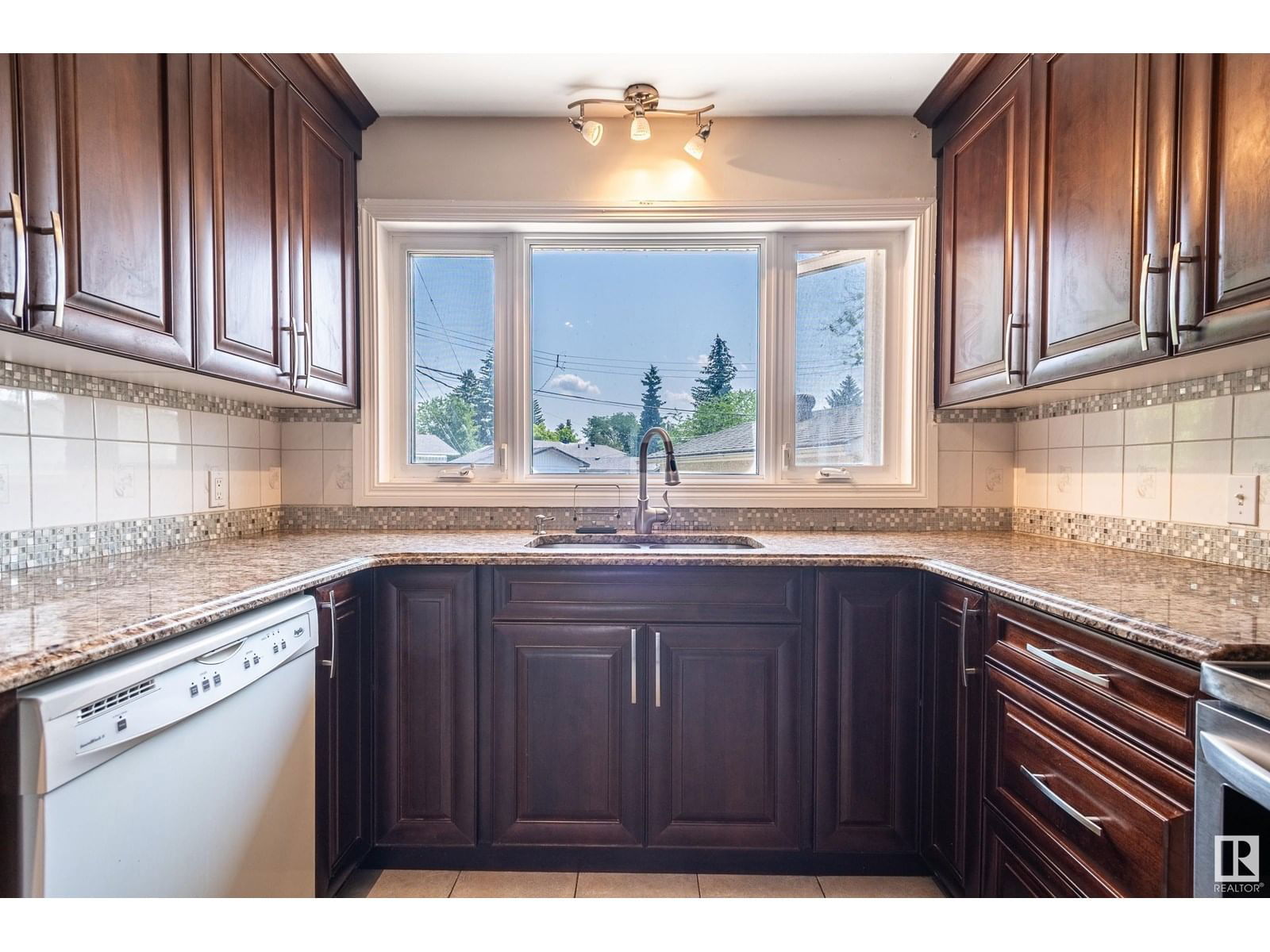 NW - 8803 160 ST Image 18