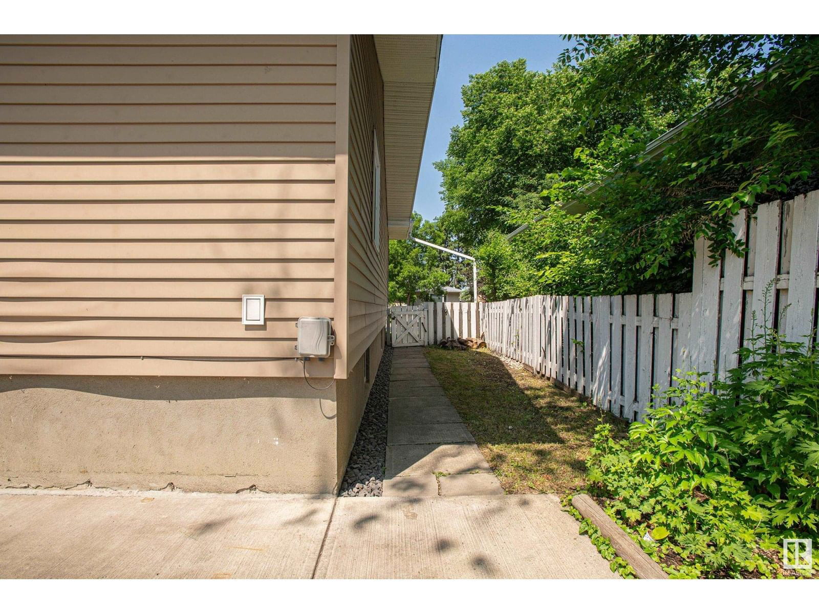 NW - 8803 160 ST Image 45