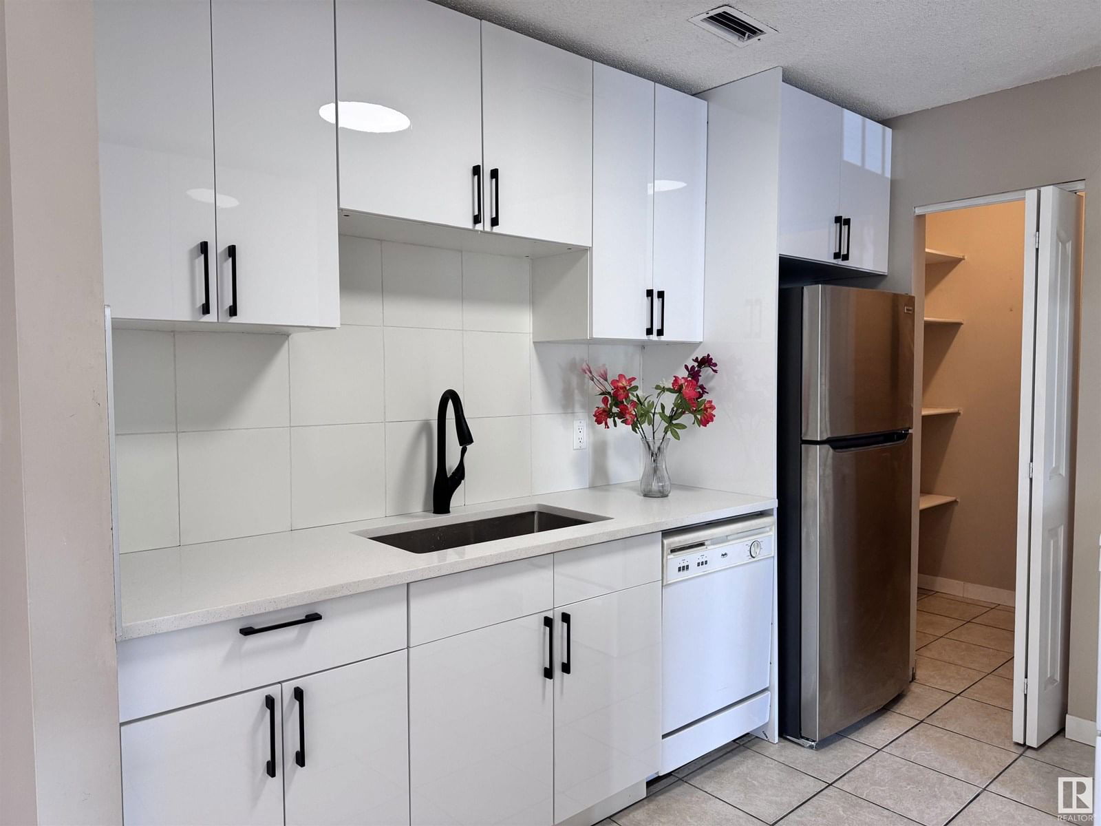 #6 - 2204 118 ST Image 6