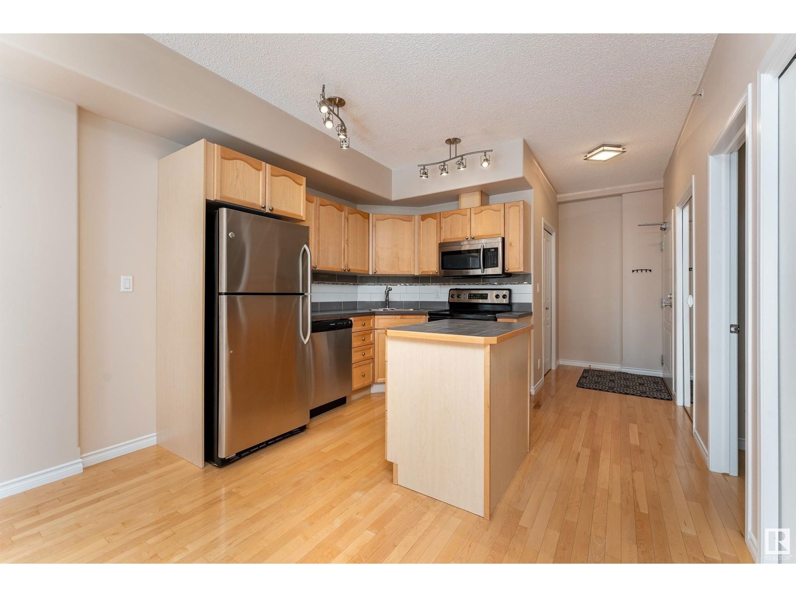 10319 - 903 111 ST NW Image 10