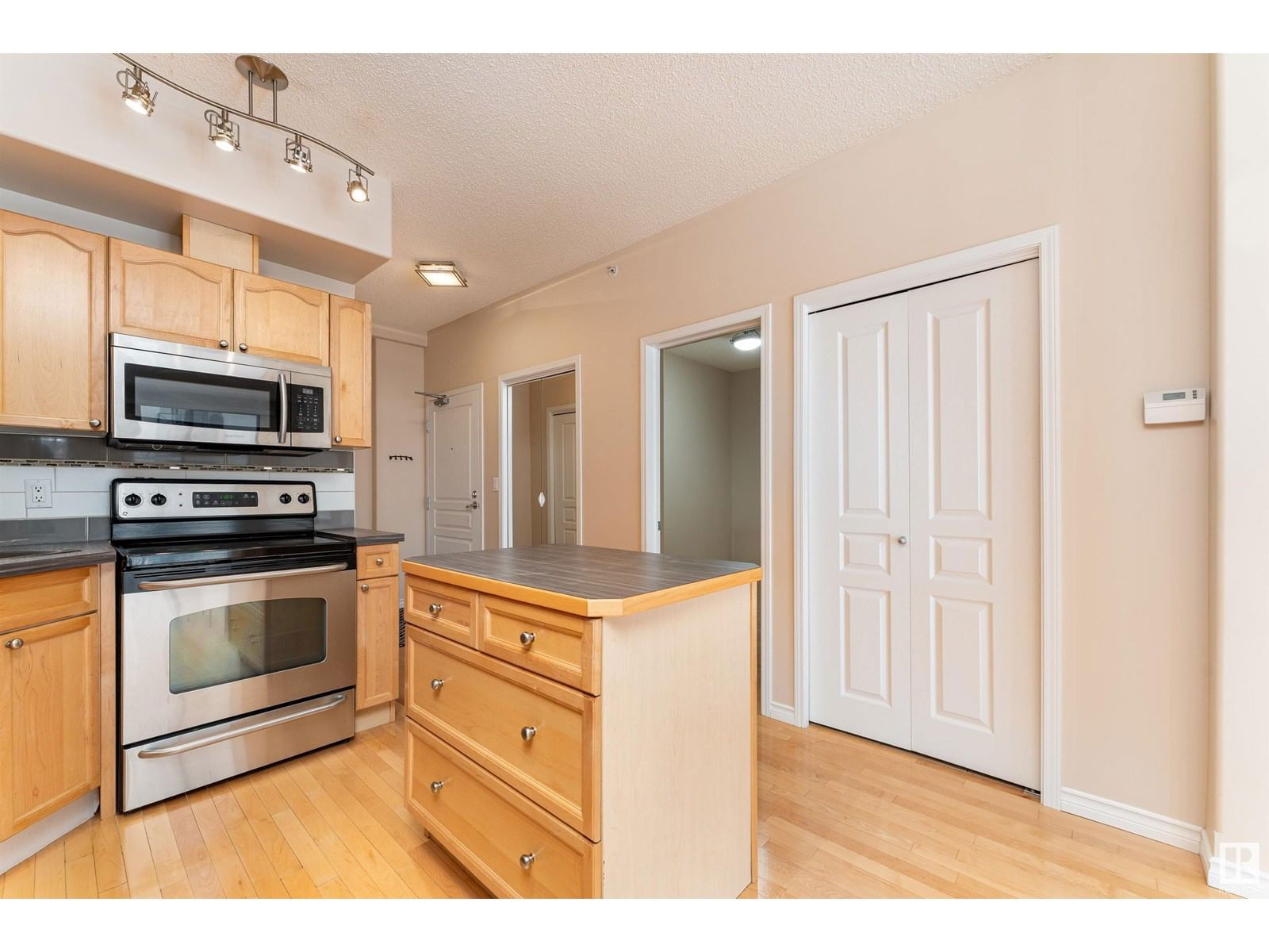 10319 - 903 111 ST NW Image 11