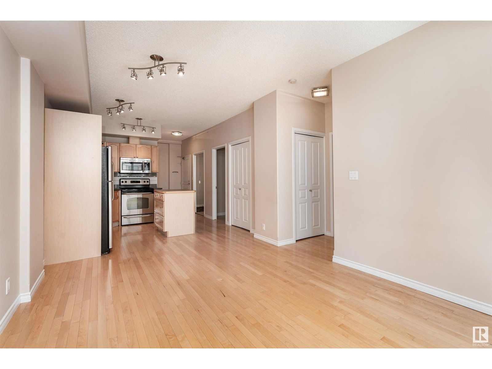 10319 - 903 111 ST NW Image 13