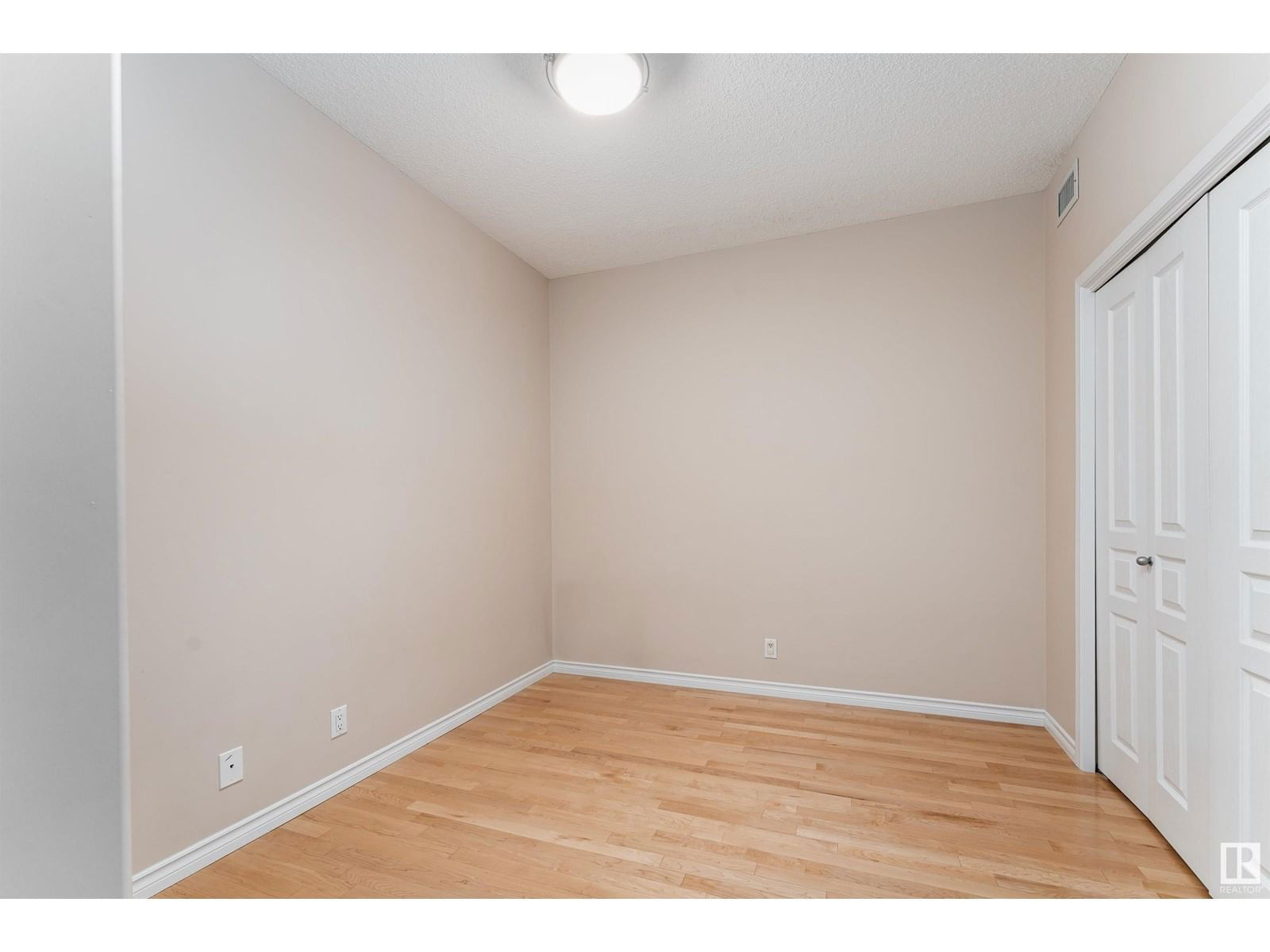 10319 - 903 111 ST NW Image 17