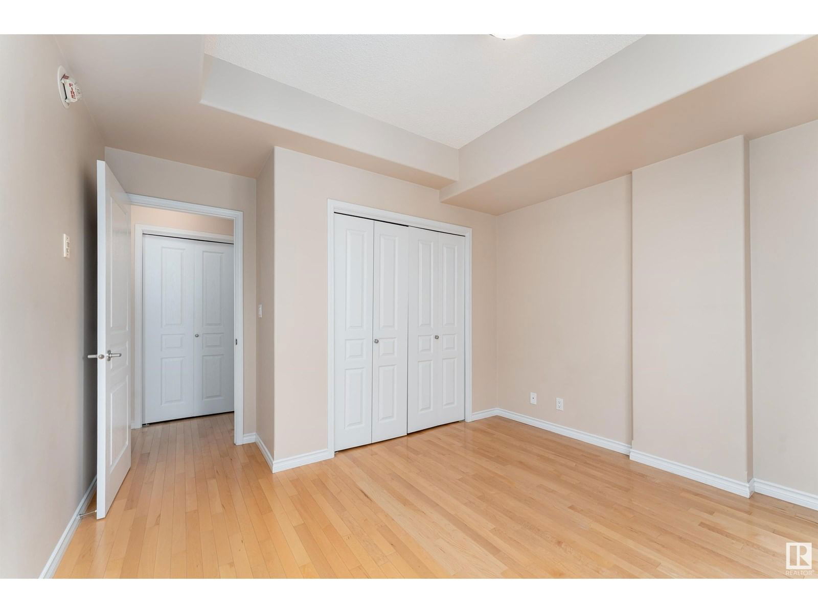 10319 - 903 111 ST NW Image 21