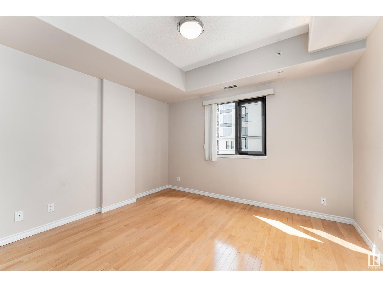 10319 - 903 111 ST NW Image 23