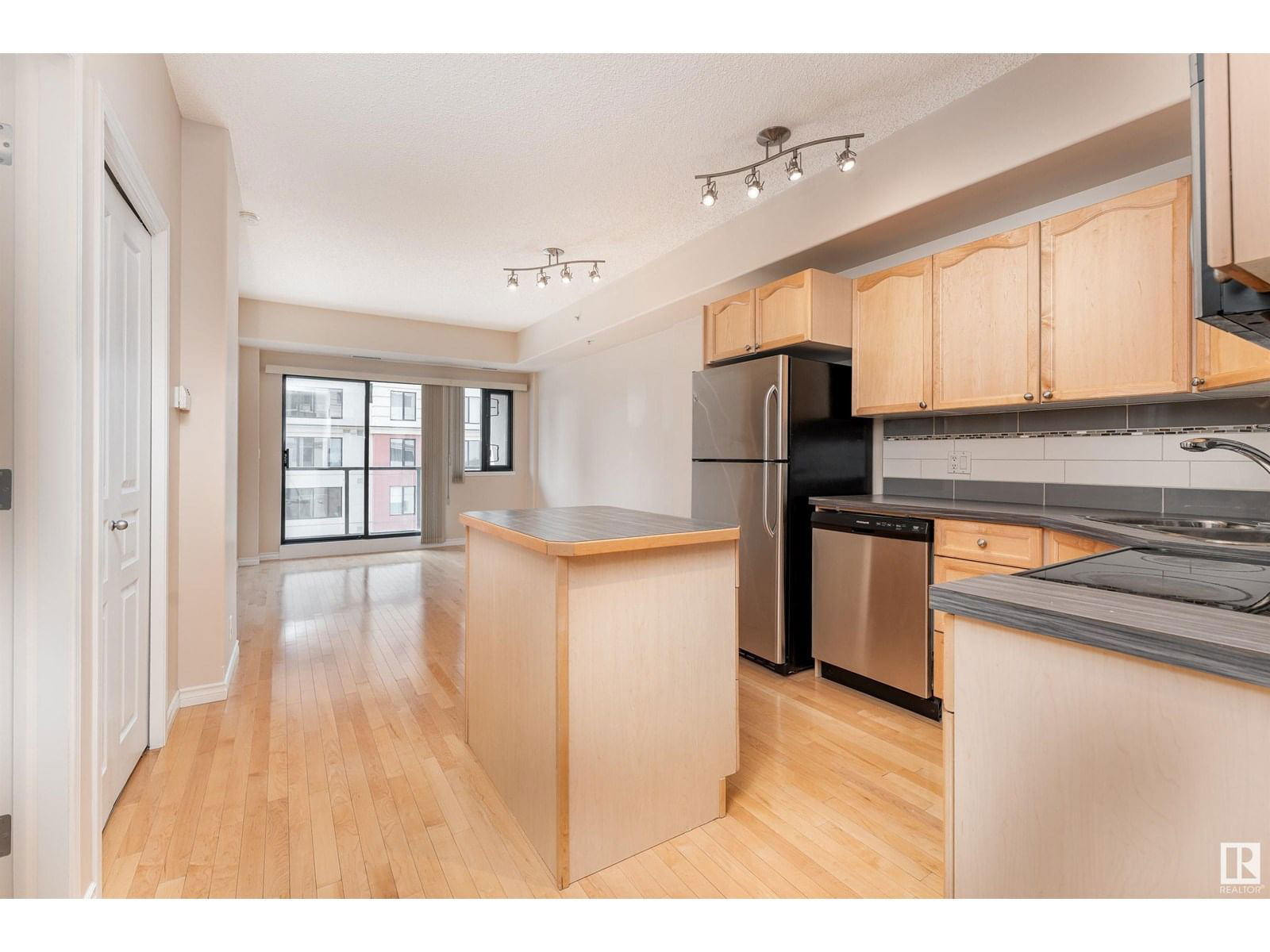 10319 - 903 111 ST NW Image 8