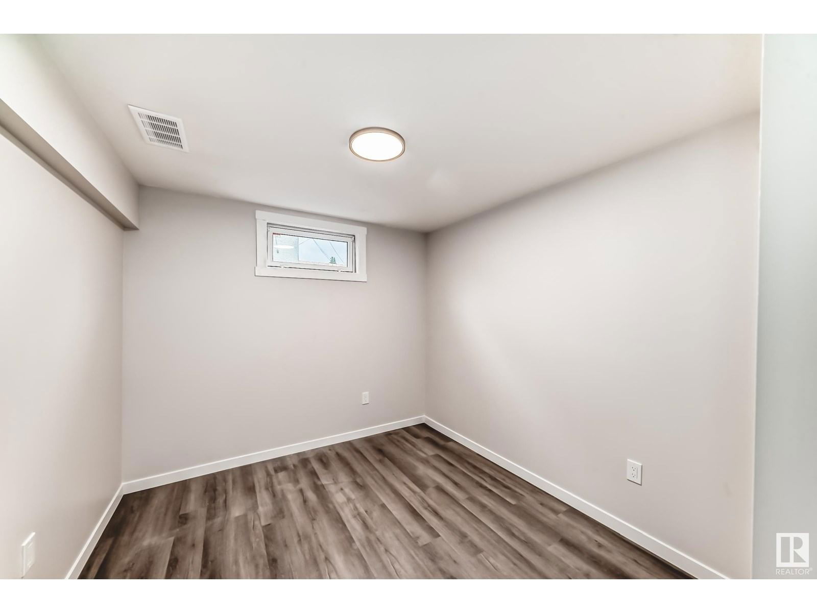 8405 134 AV Image 36
