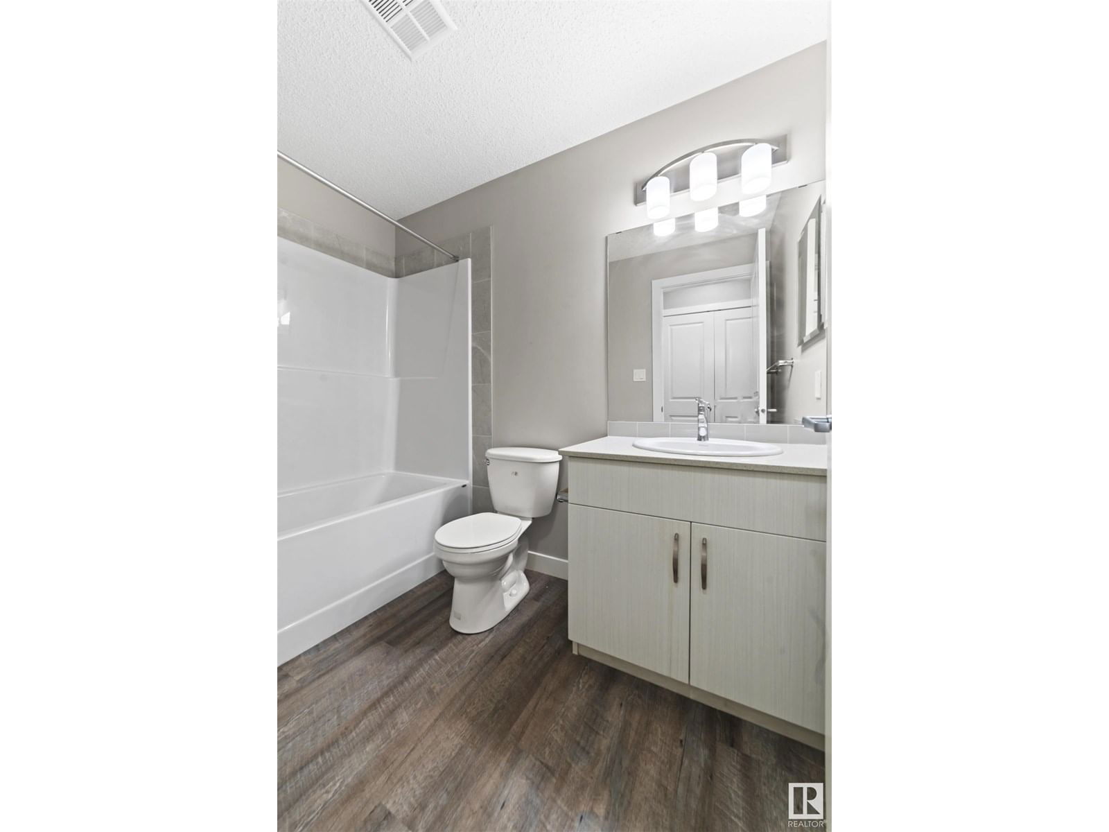 310 - 1506 TAMARACK BV Image 16