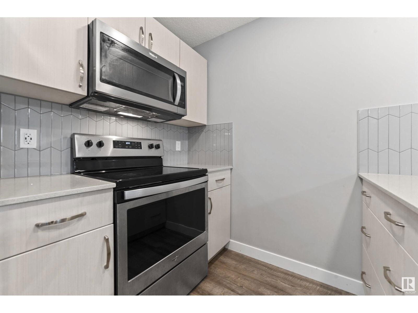 310 - 1506 TAMARACK BV Image 2
