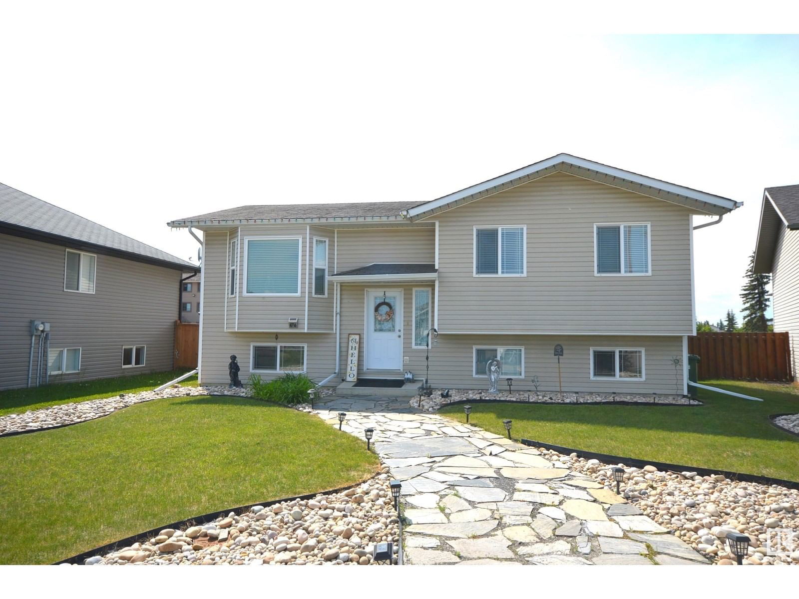 4716 39 ST Image 1