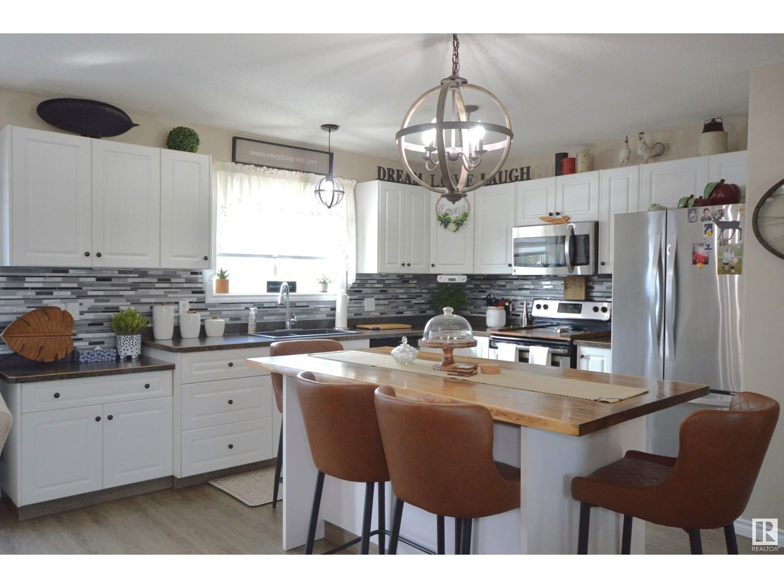4716 39 ST Image 10