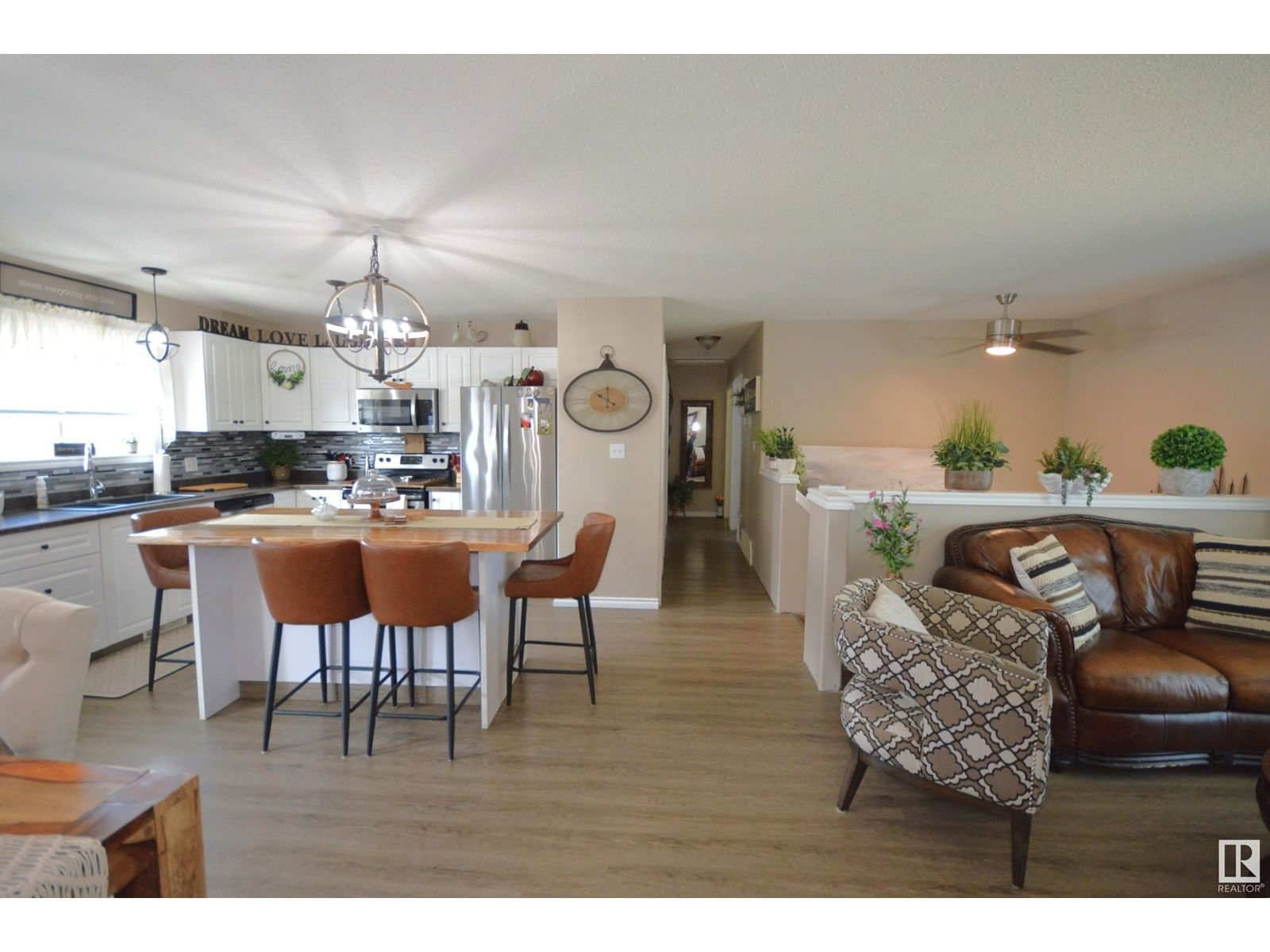 4716 39 ST Image 13