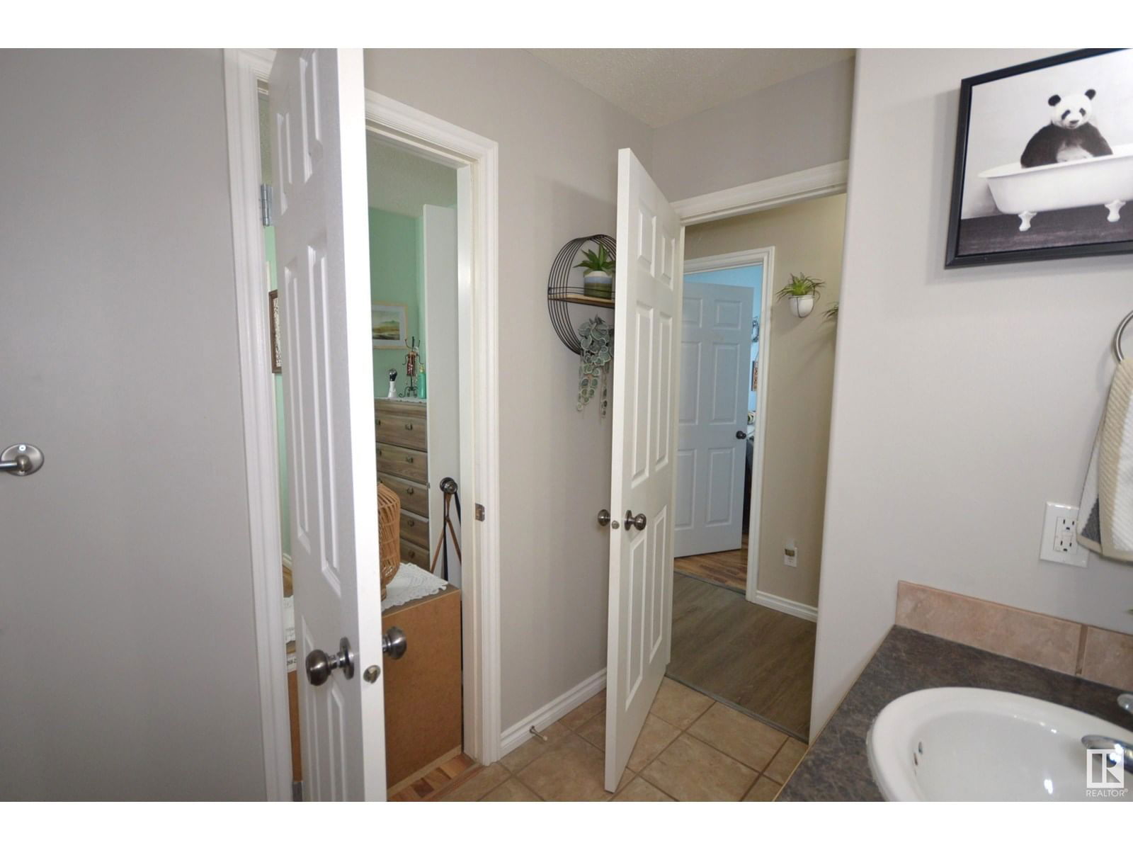 4716 39 ST Image 18