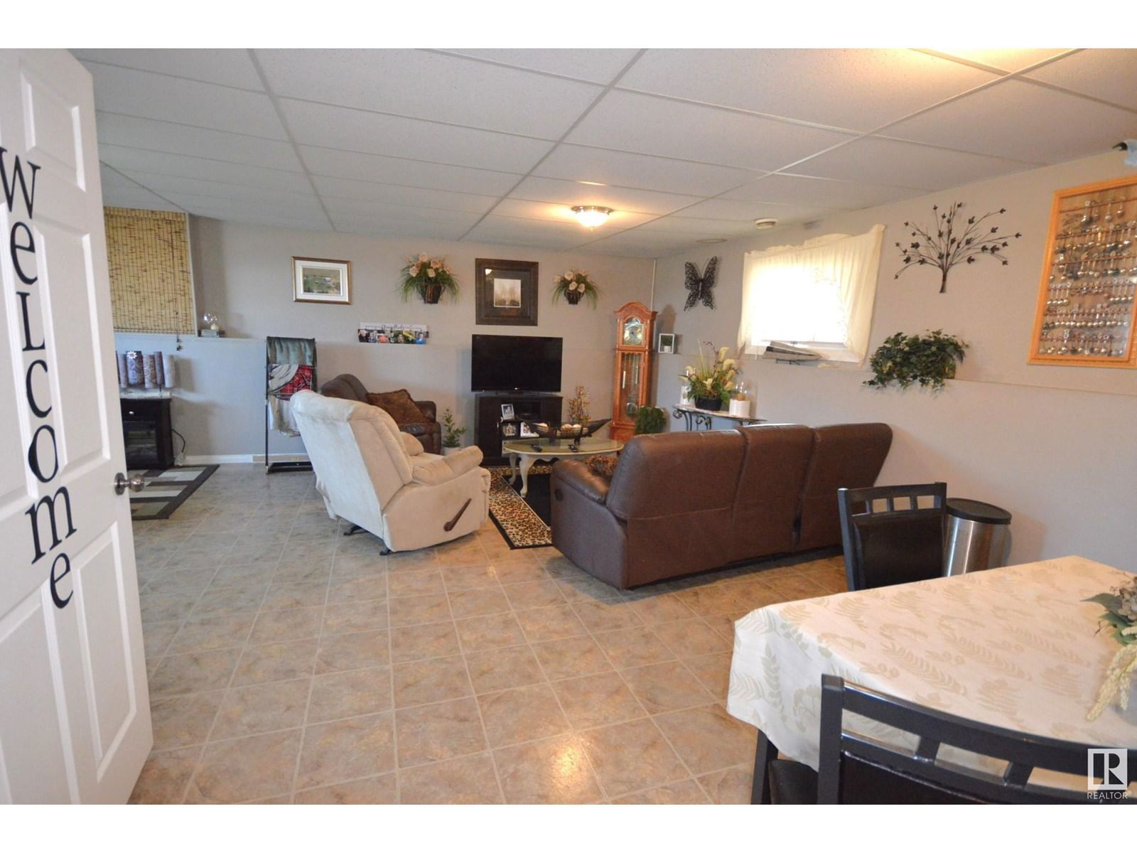 4716 39 ST Image 30