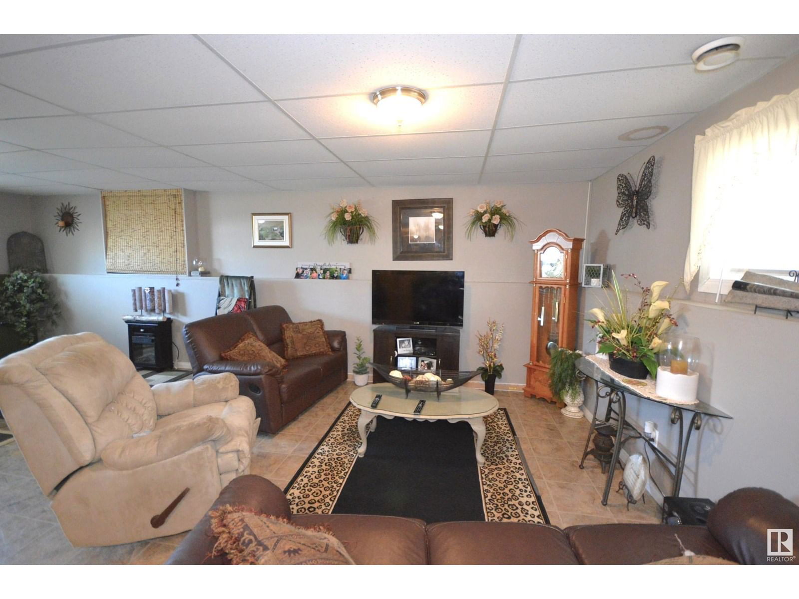 4716 39 ST Image 31