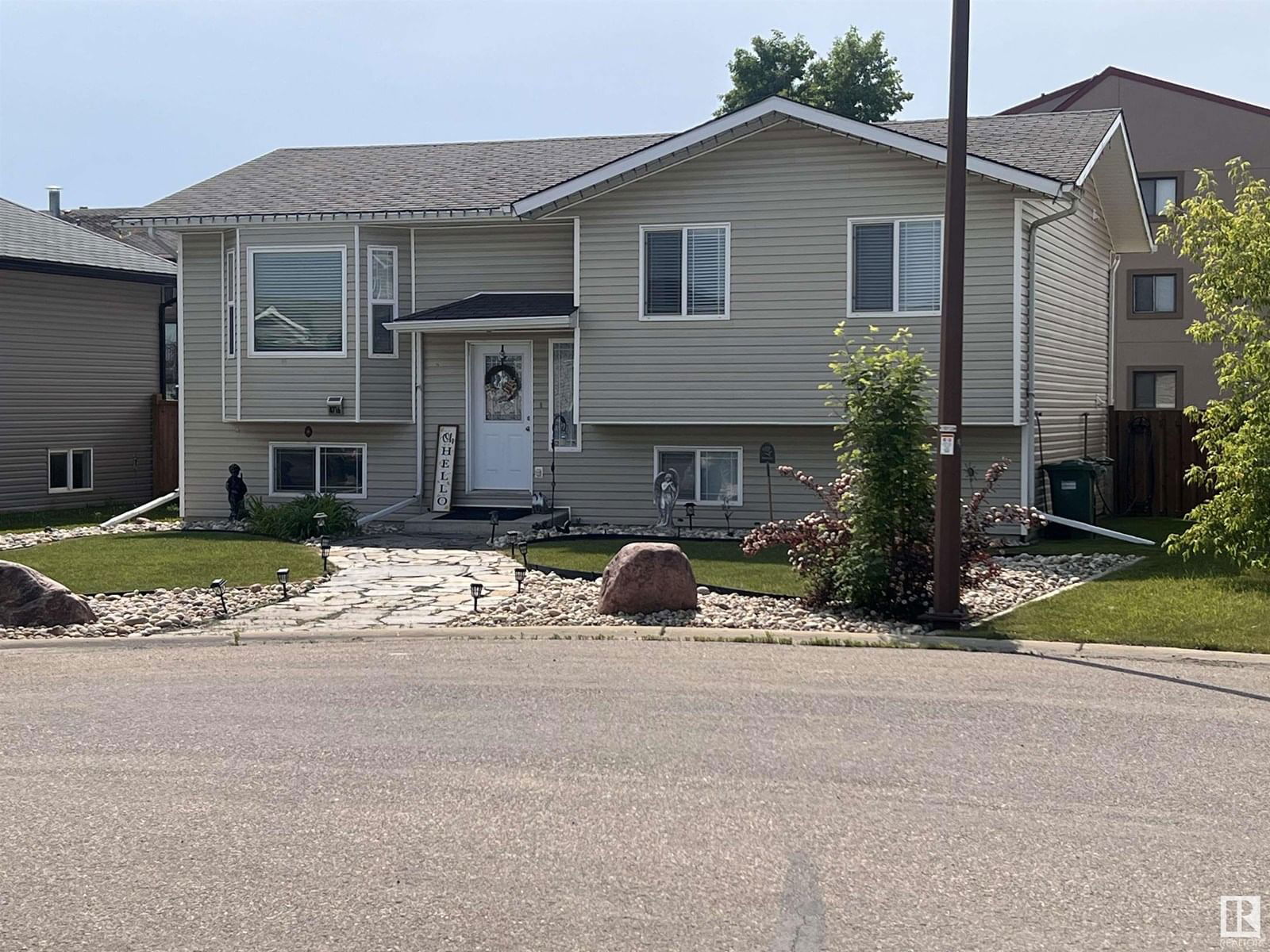 4716 39 ST Image 52