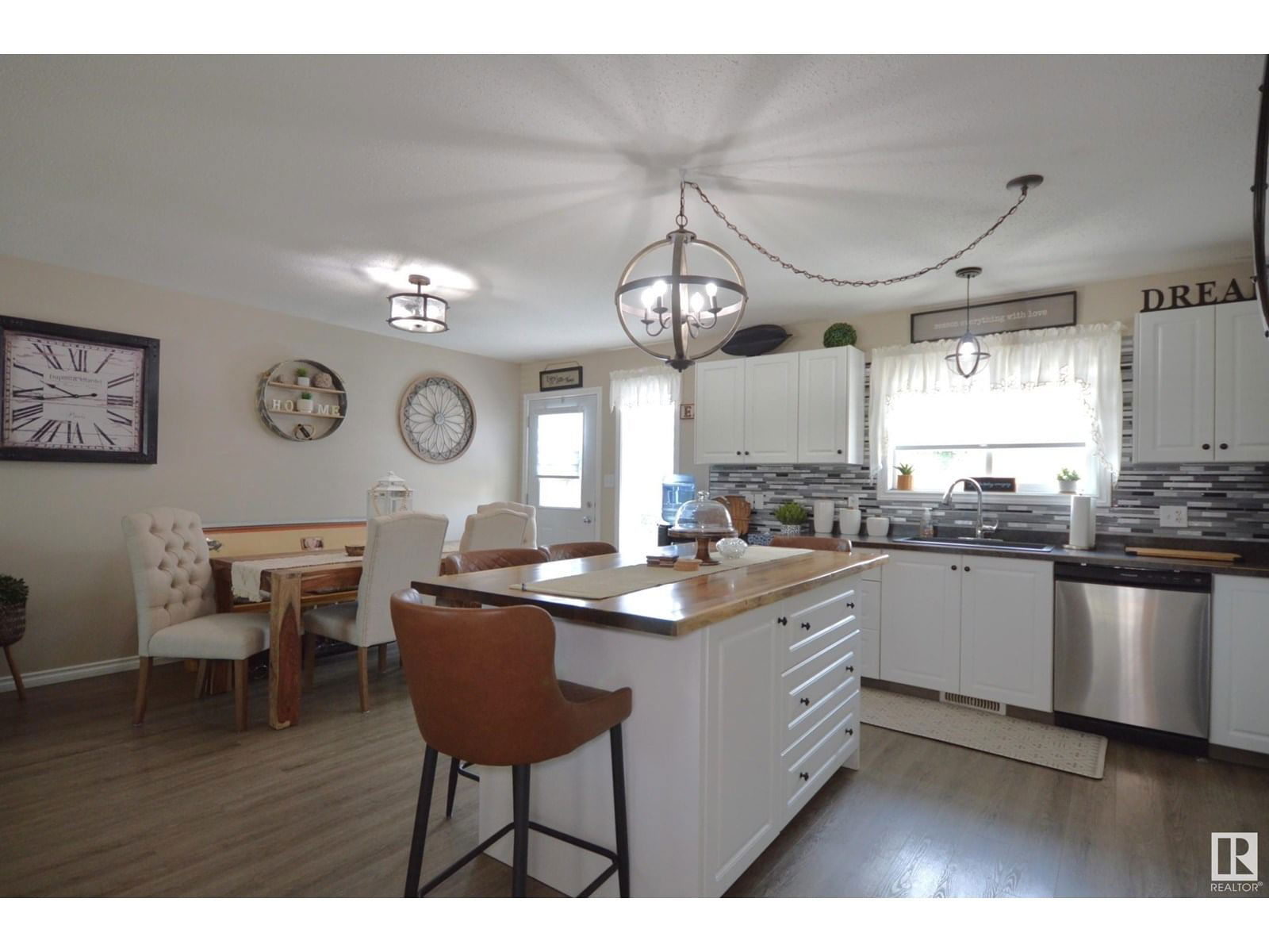 4716 39 ST Image 8