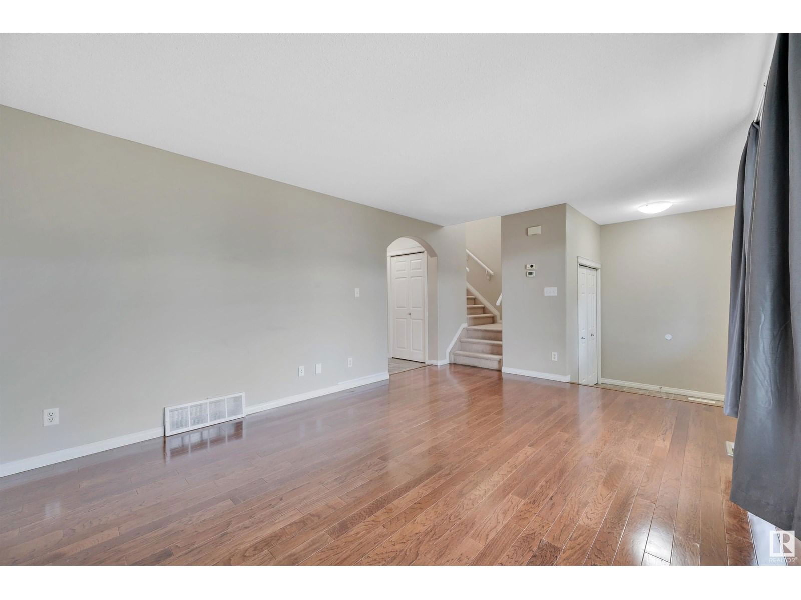 4611 160 AV Image 11