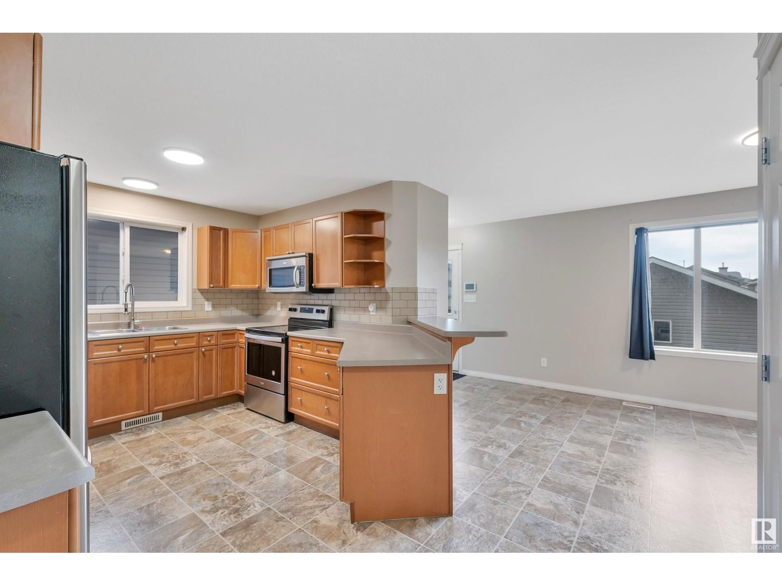 4611 160 AV Image 12