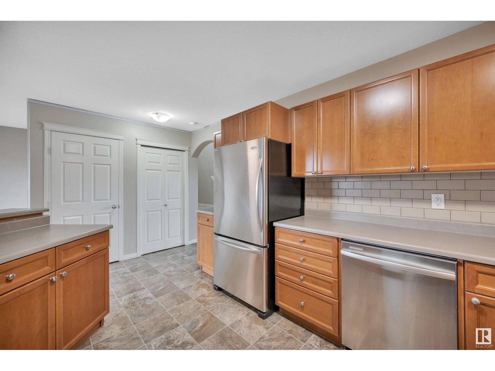 4611 160 AV Image 17
