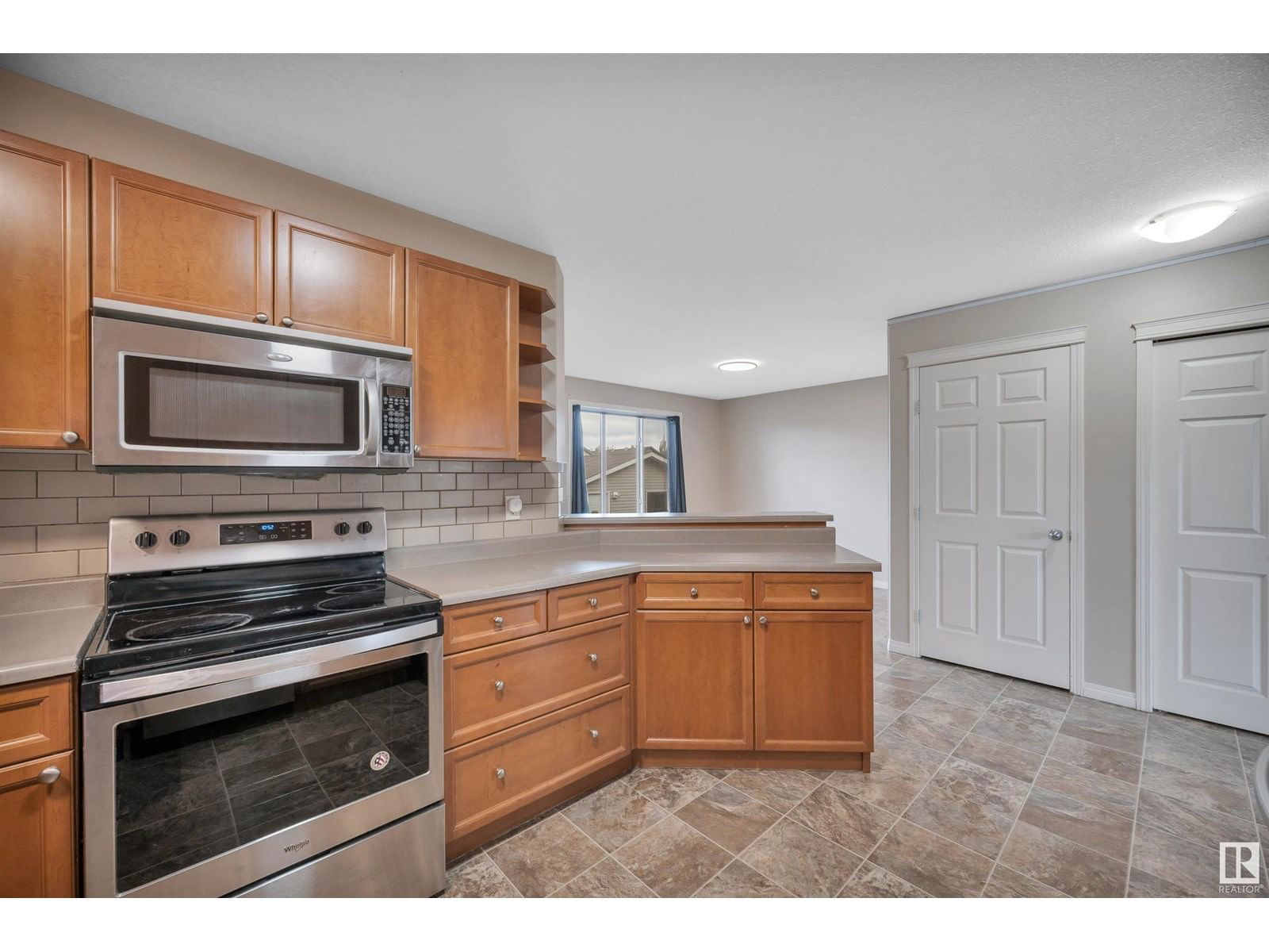 4611 160 AV Image 18