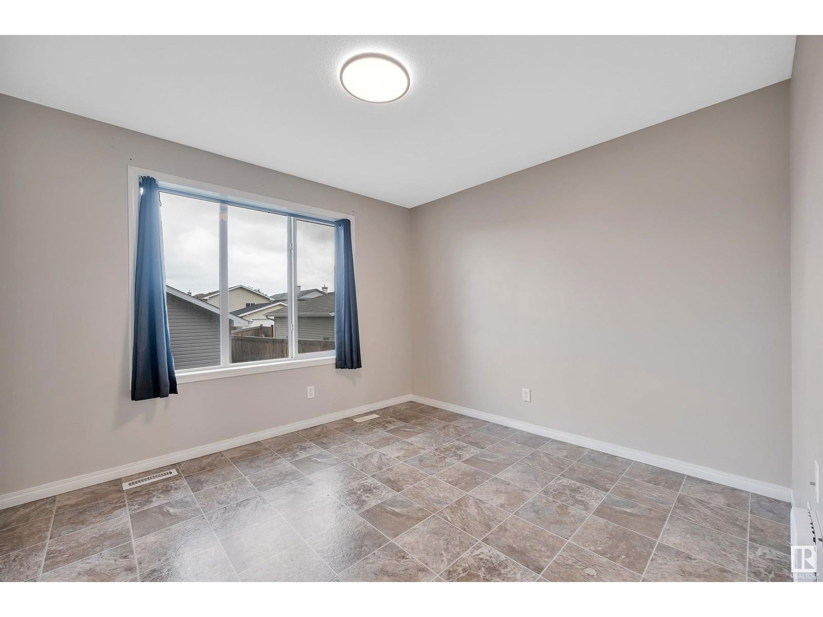 4611 160 AV Image 19