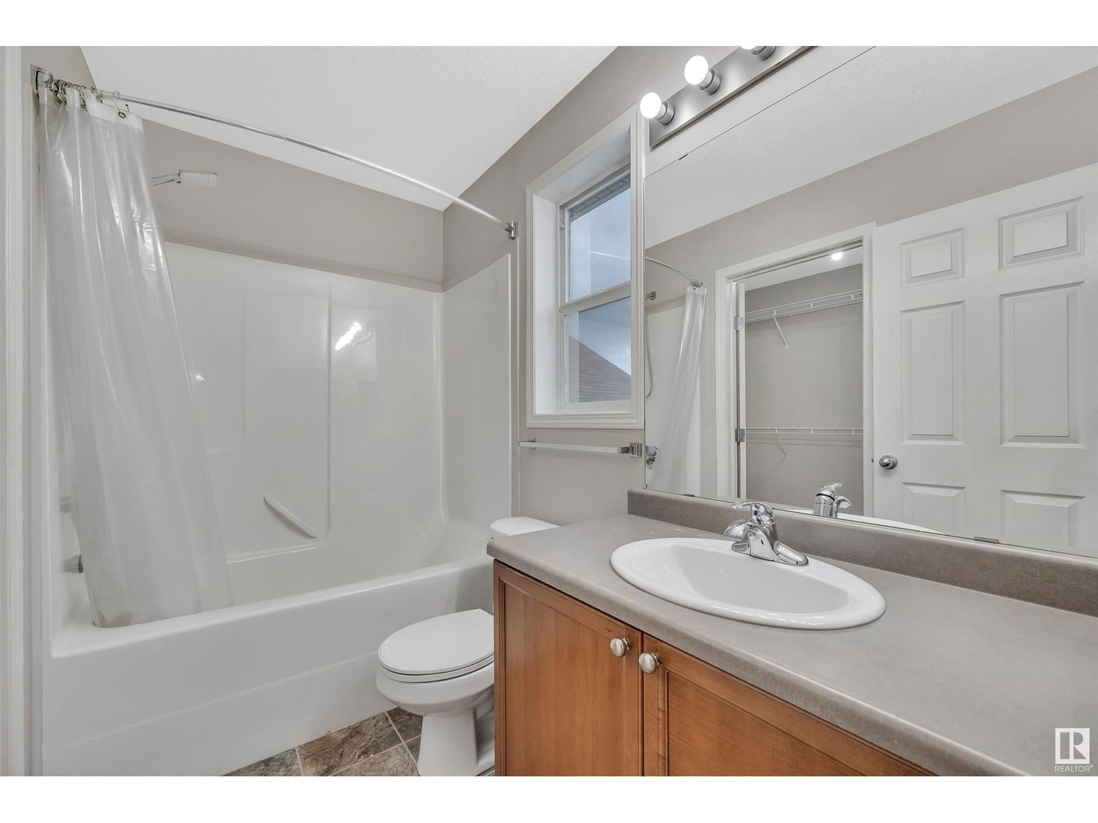 4611 160 AV Image 28