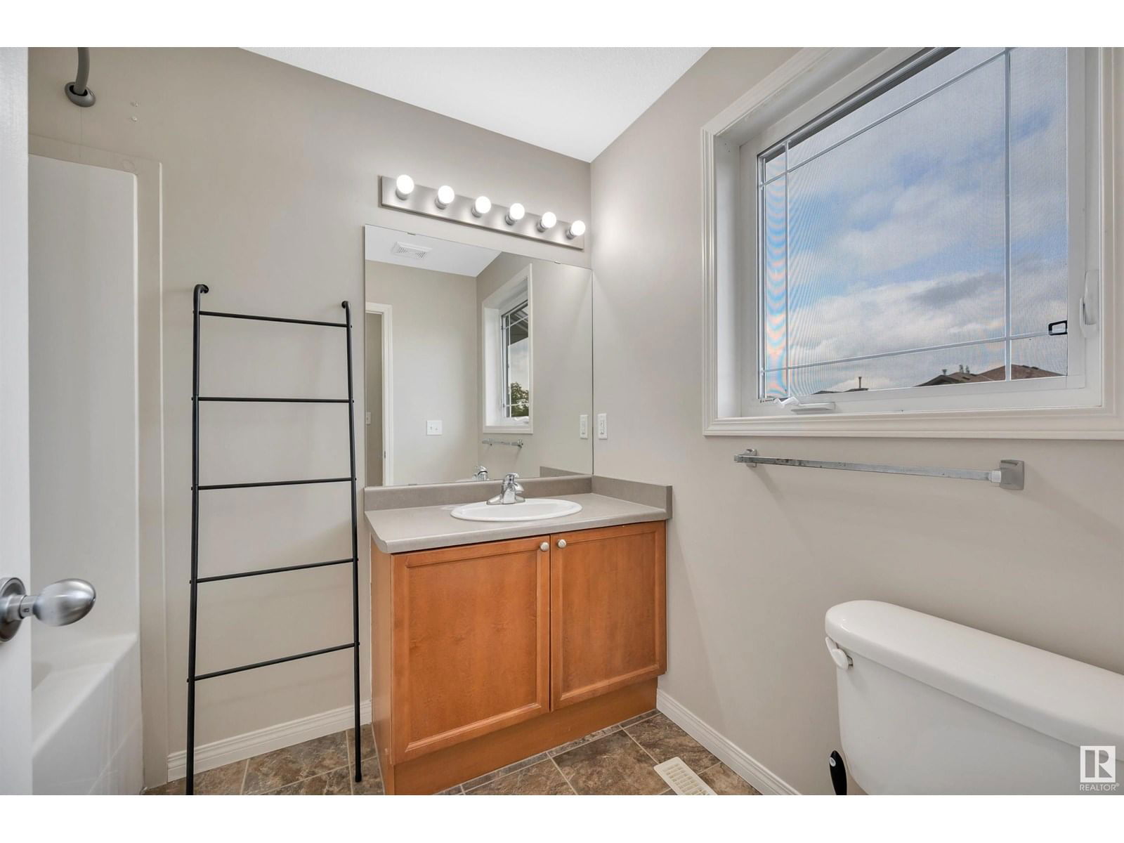 4611 160 AV Image 32