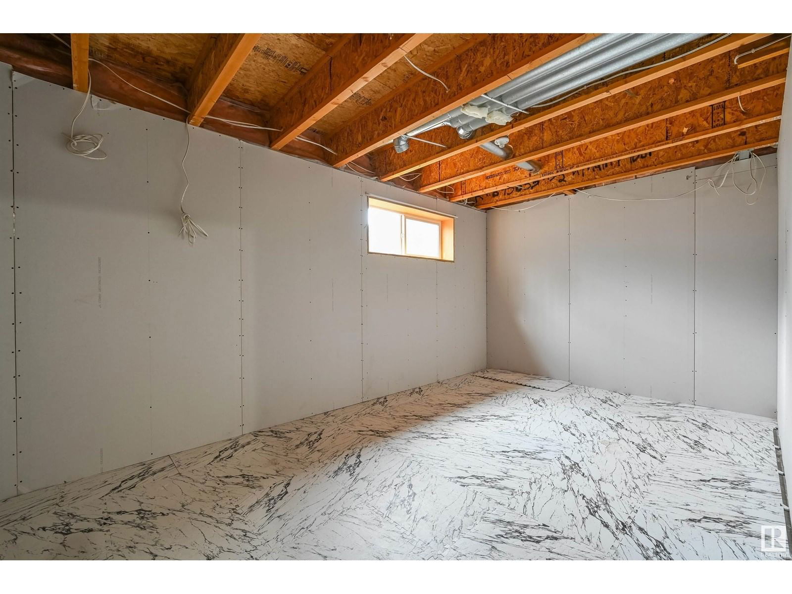 4611 160 AV Image 39