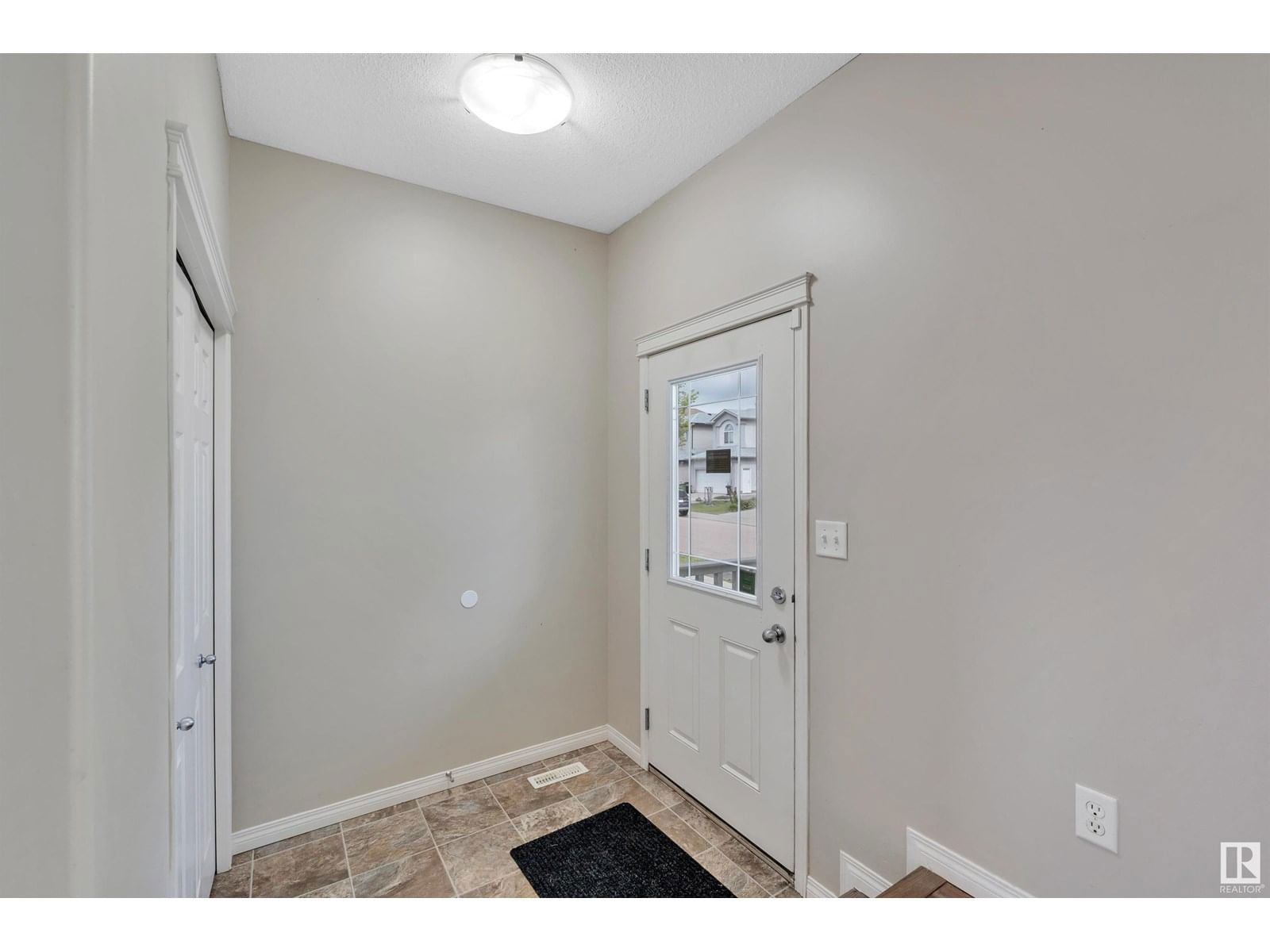 4611 160 AV Image 7