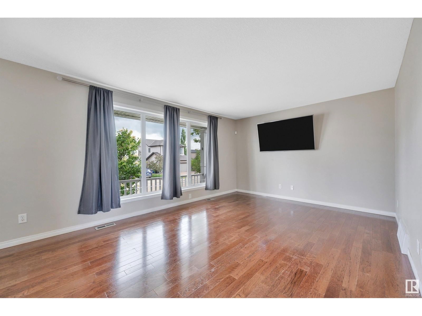 4611 160 AV Image 9