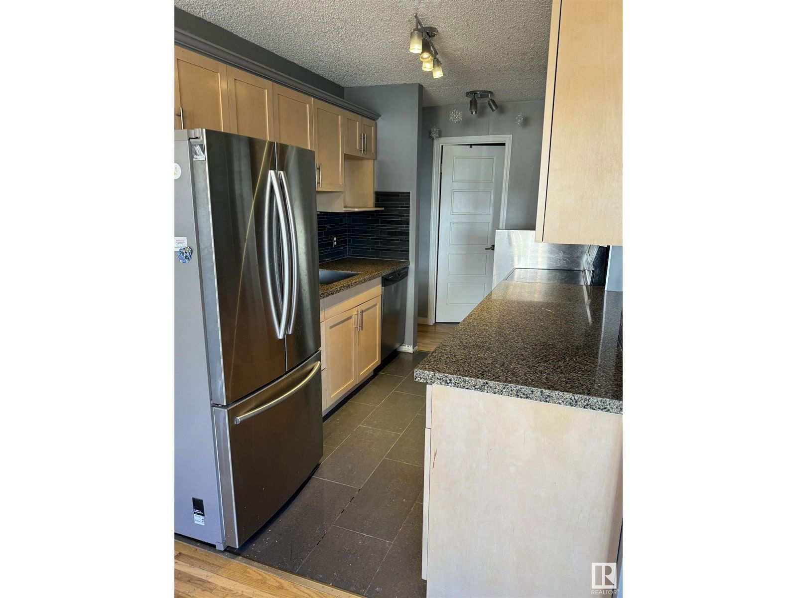 425 11217 103 AV Image 3