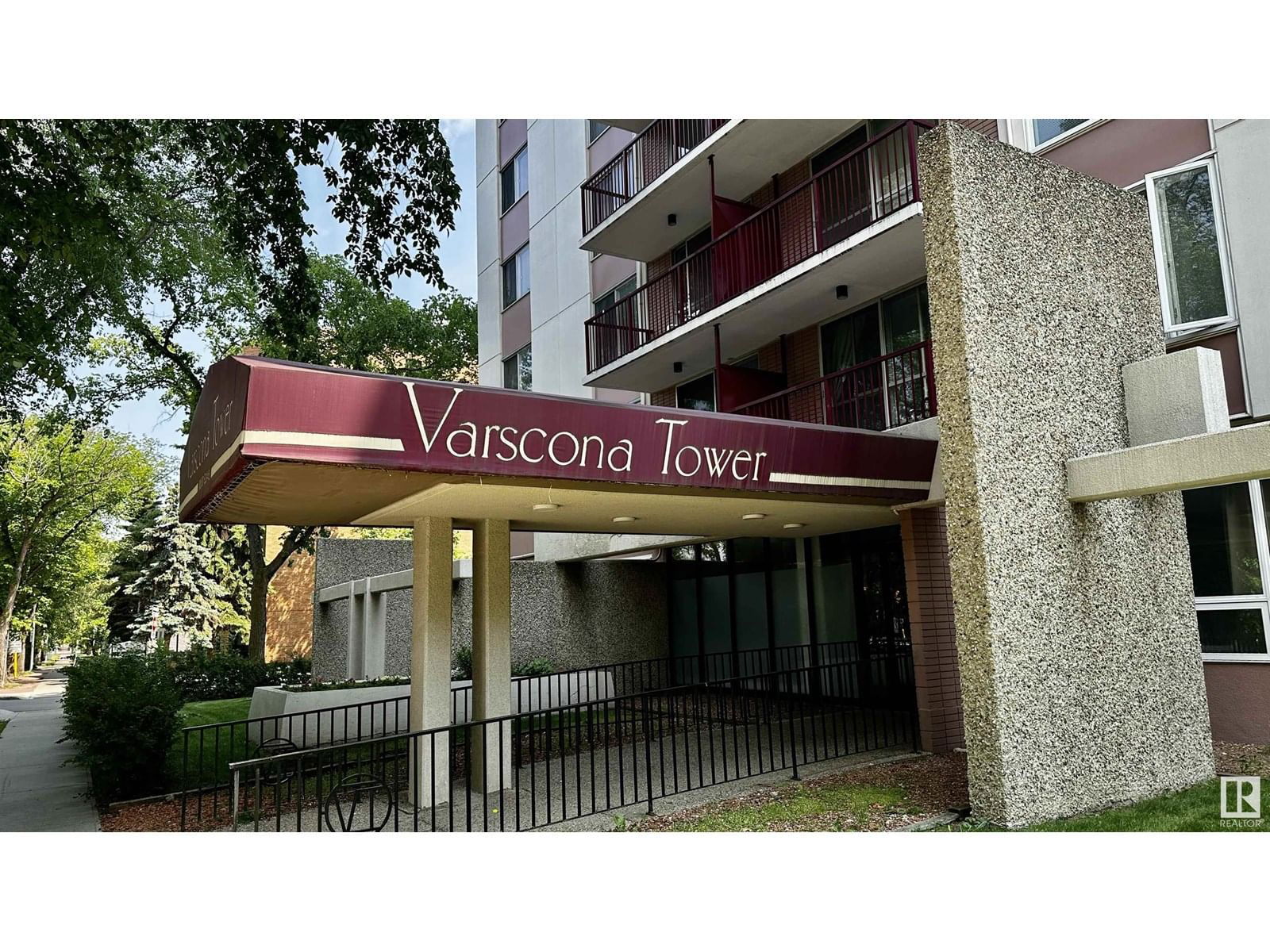 1005 11007 83 AV NW Image 33